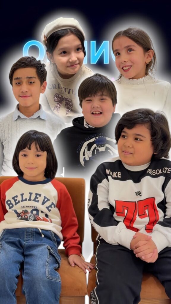 Что думают дети о сцене, о спектакле и о своём участии — в этих кадрах. Настоящие эмоции, волнение и радость перед выходом к зрителю.  Совсем скоро всё это станет частью нашего новогоднего мюзикла.